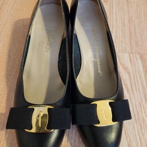 Salvatore Ferragamo Black Bow Pumps, 5.5B